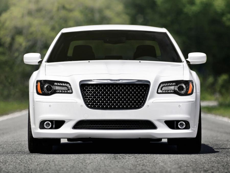  Chrysler 300C SRT8 2011 года  (фото 6 из 17)